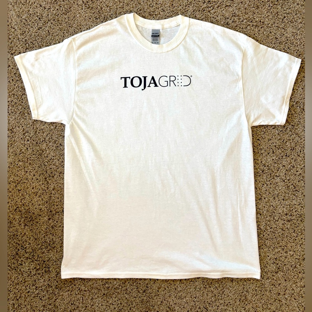 Gildan Heavy Cotton T-Shirt with logo. In Excellent Condition! 100% cotton. XL.